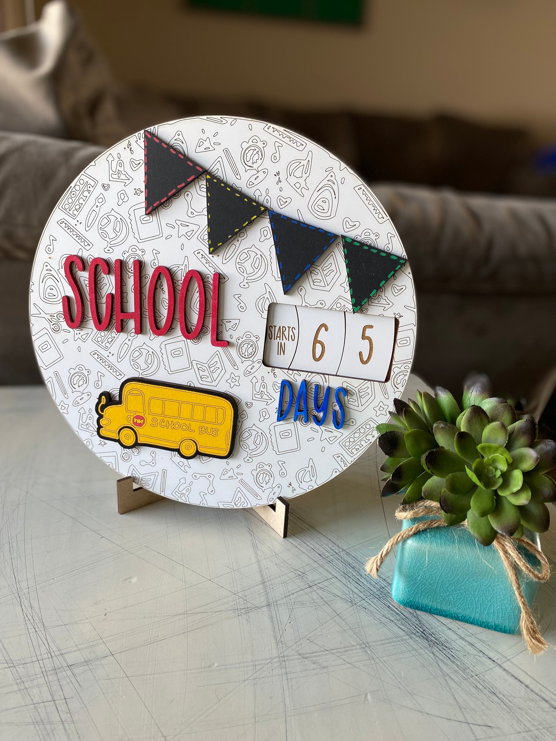 School countdown calendar sign - countdown calendar with self-contained numbers - Novotny Designs