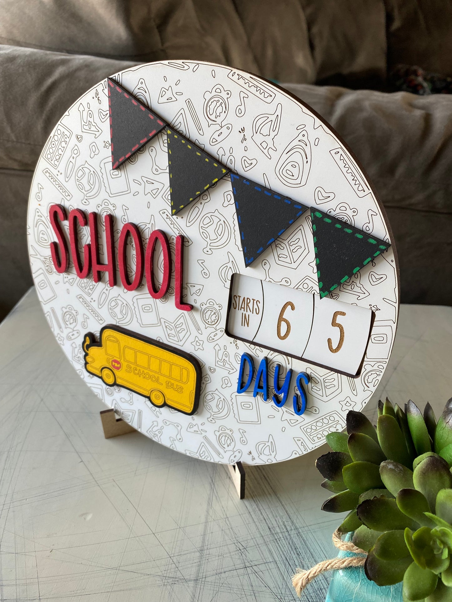 School countdown calendar sign - countdown calendar with self-contained numbers - Novotny Designs