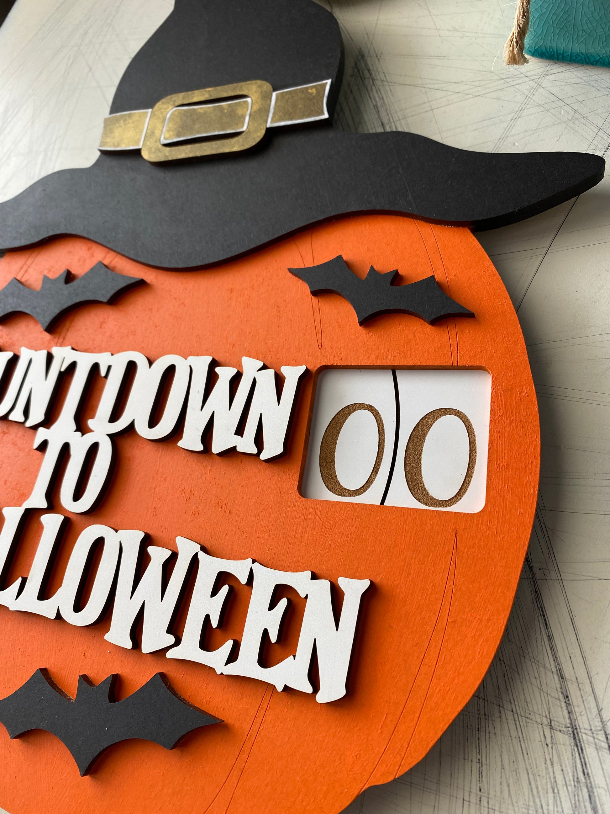 Halloween countdown calendar with self-contained numbers