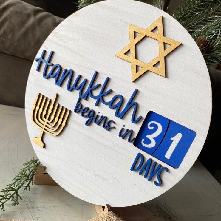 Hannukah countdown calendar with self-contained numbers